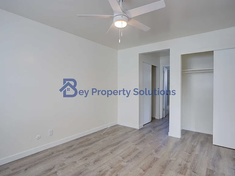 142 S Rena St #H — Photo 15