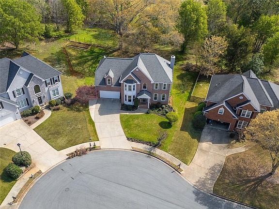 3rd image of 555 Hembree Rd