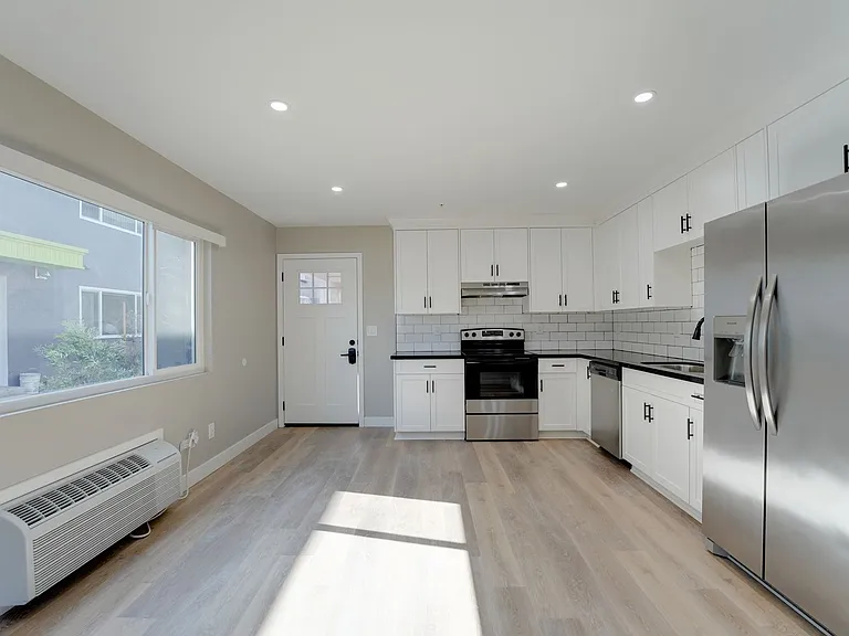 Duplet at Hillcrest | Modern Studio, 1 & 3 Bedroom Apartments — Photo 33