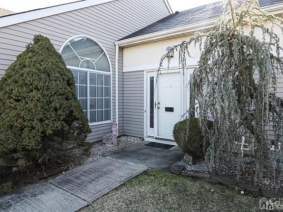 2nd image of 637 Madison Dr #A