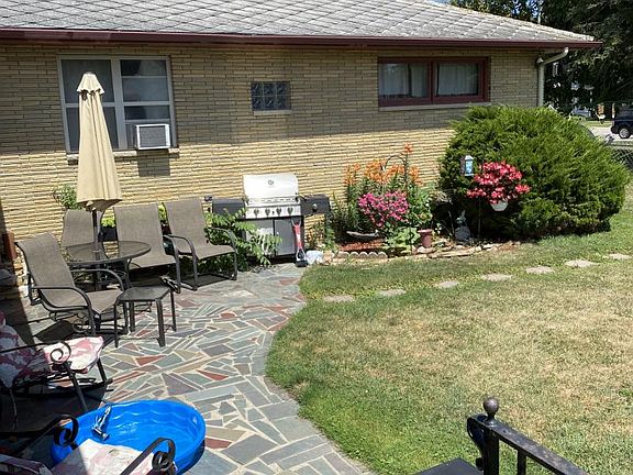 4th image of 530 Garden St