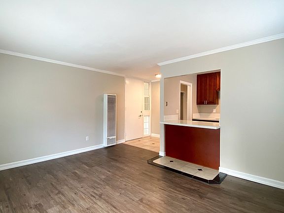 5th image of 3561-3563 6th Ave #8