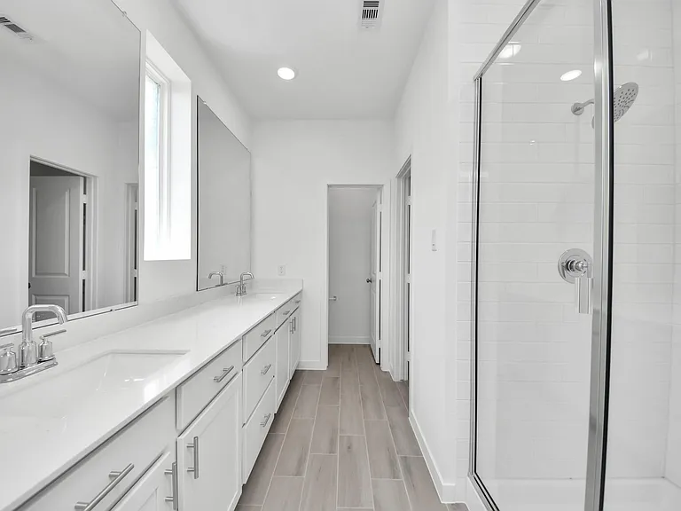 29515 Pondview Dr — Photo 35