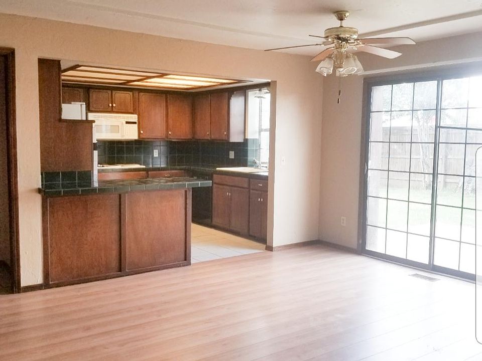 2nd image of 101 Village Oaks Dr