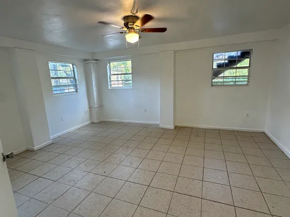 1002 W Lynwood Ave #3, San Antonio, TX 78201