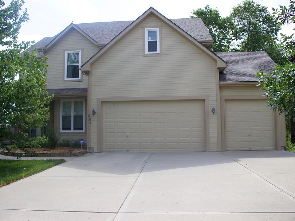 Street view of house front.