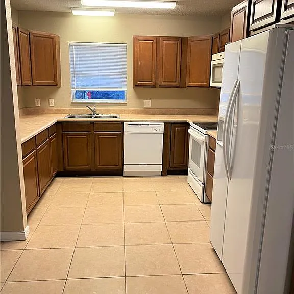 2431 NW 4th Ter #2431 — Photo 5
