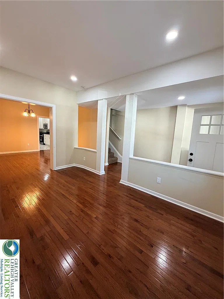 4 bed, 2.5 bath, 1632 sqft, $2,200 — Photo 3