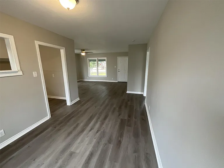 302 S 5th St — Photo 26