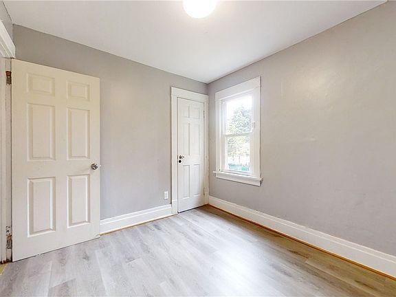 3rd image of 129 Esser Ave