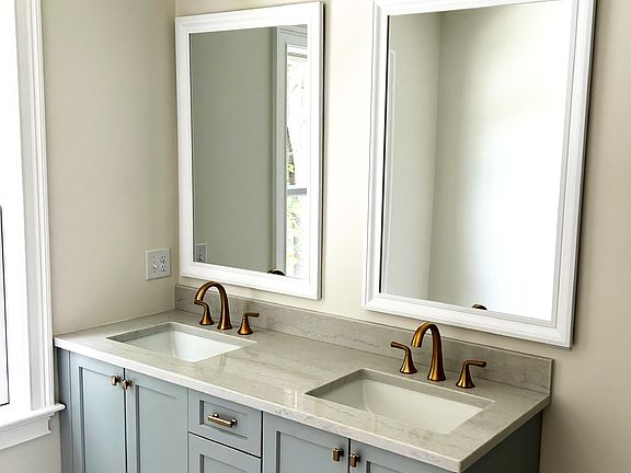 5th image of 71 Franklin St