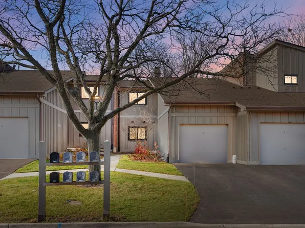 2S436 Emerald Green Dr Unit F, Warrenville, IL 60555