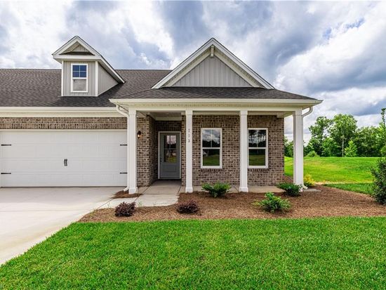 203 Creekside Ter, Clemmons, NC 27012