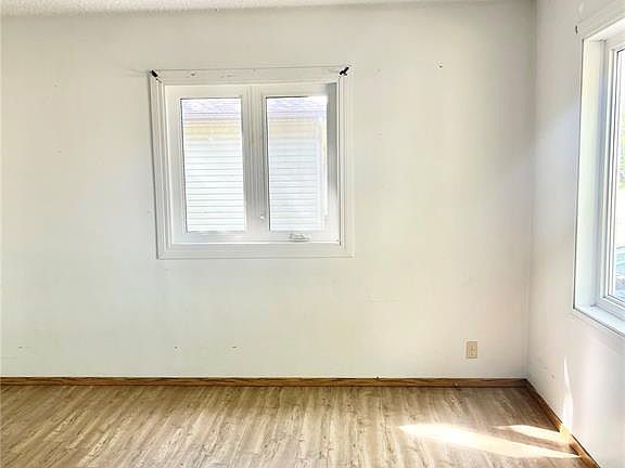 4th image of 291 Wellington AVENUE