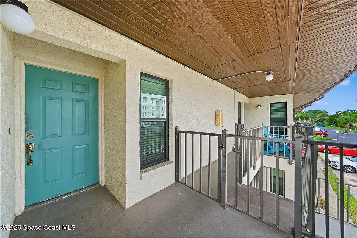 2 bed, 2.0 bath, 977 sqft, $1,450 — Photo 2
