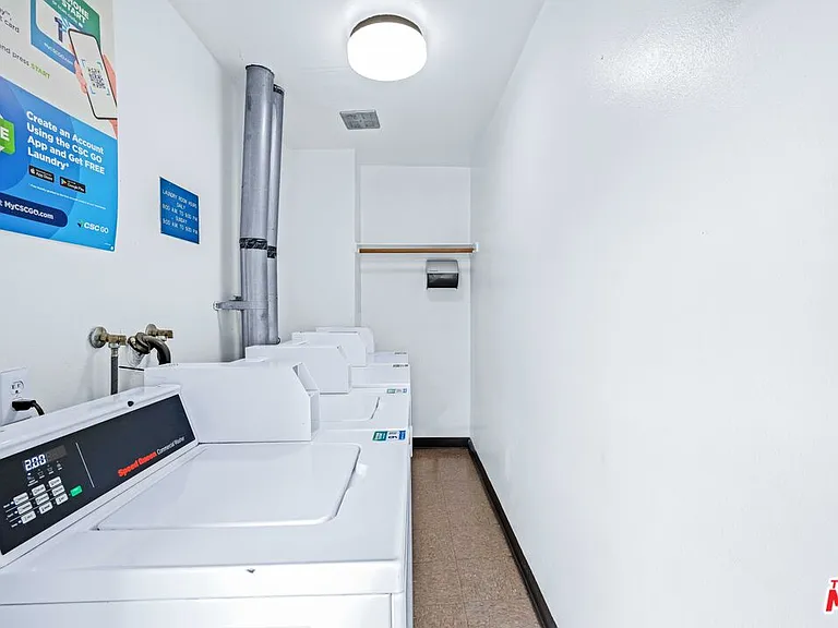 12801 Moorpark St #308 — Photo 30