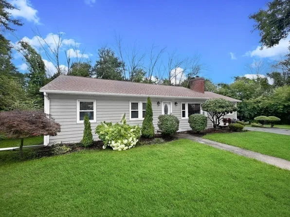 30 View St, Dracut, MA 01826