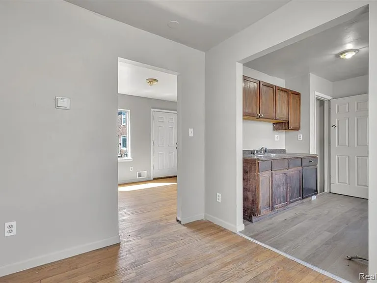 764 Woodmere St — Photo 13
