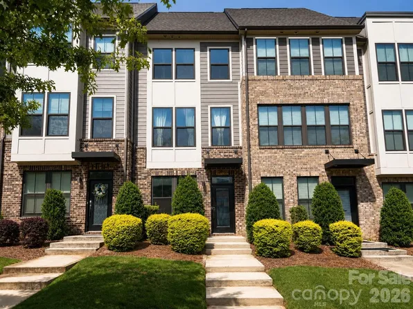 658 Uwharrie River Rd, Charlotte, NC 28211