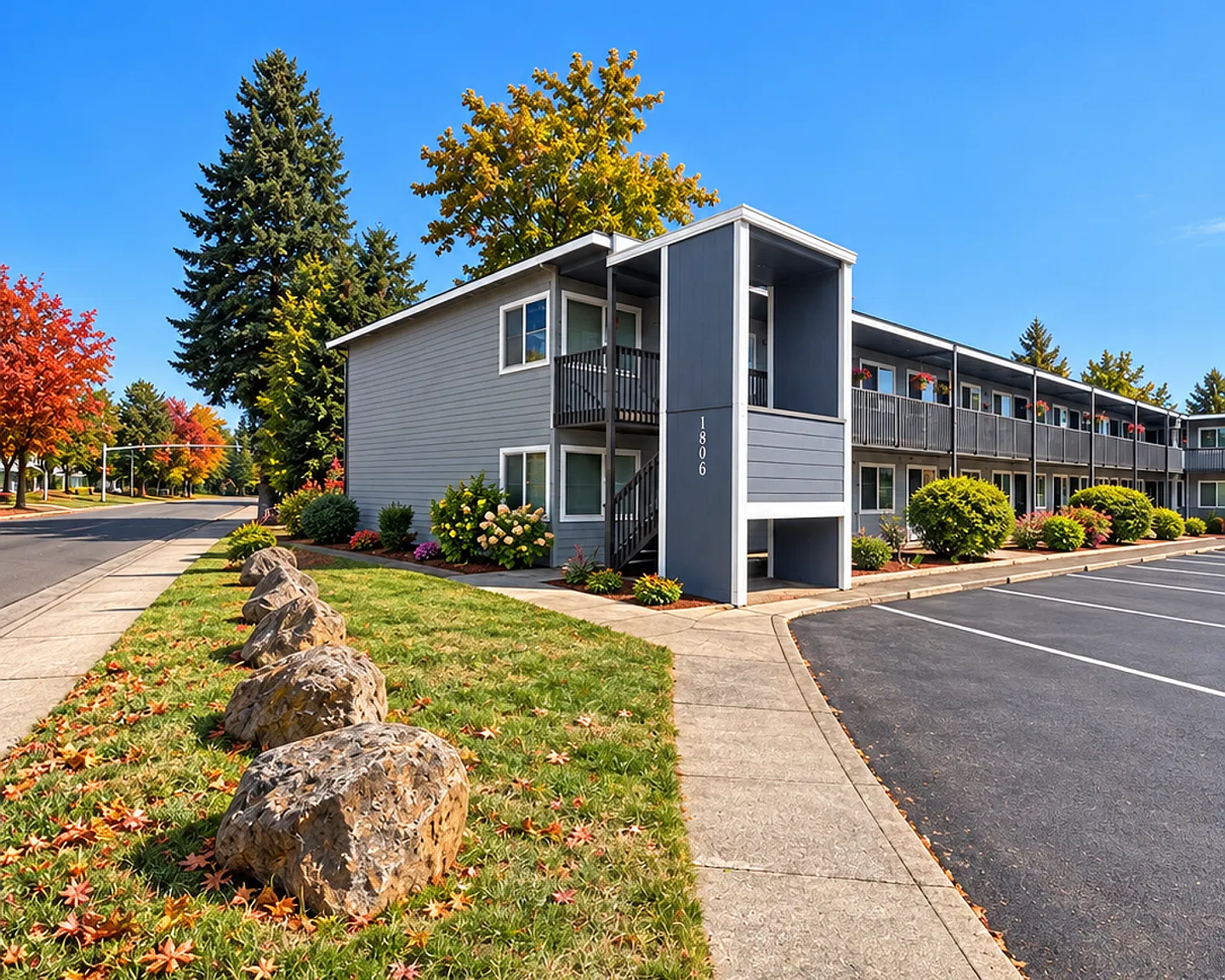 Spacious Two Bedroom Upper Level At Fourth Plain Court Apartments — Photo 1