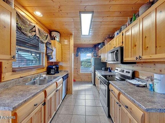 5th image of 2835 White Oak Ridge Ln