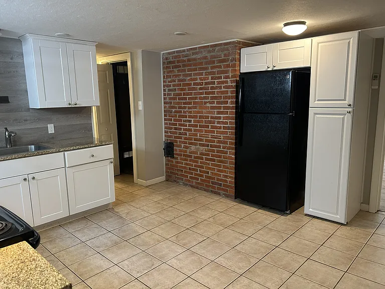 54 NW 30th St #B — Photo 4