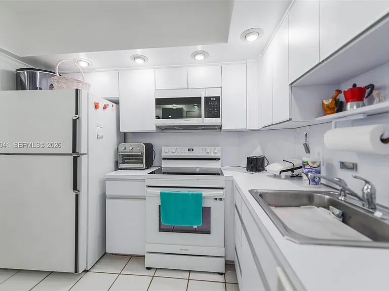1980 S Ocean Dr #5E — Photo 23