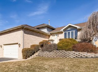 1300 E Wellwood Dr, Lockport, IL 60441