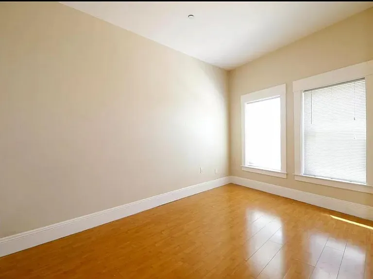 2597 Telegraph Ave #B — Photo 4