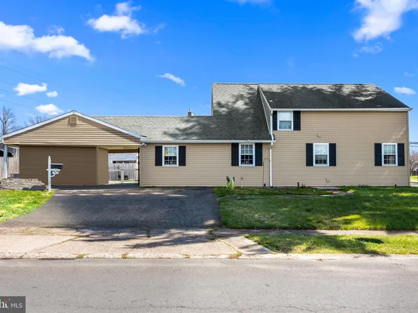 52 Goldengate Rd, Levittown, PA 19057