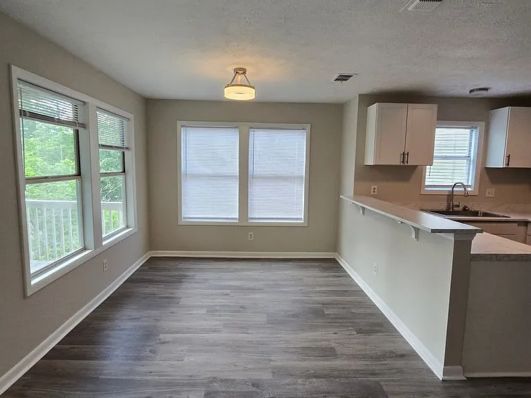 1021 Wood Creek Dr #6 — Photo 4