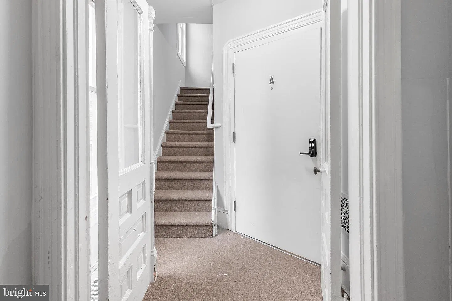 2 bed, 875 sqft, $2,300 — Photo 2