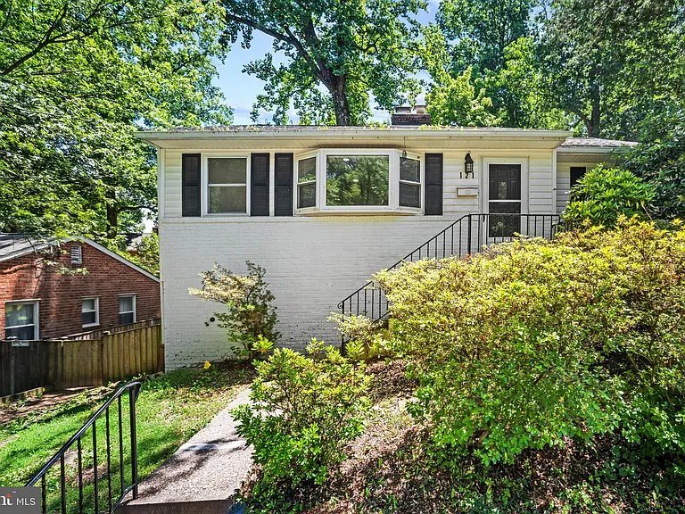 121 Whitmoor Ter — Photo 29