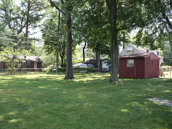 3rd image of 9705 Stockbridge Dr