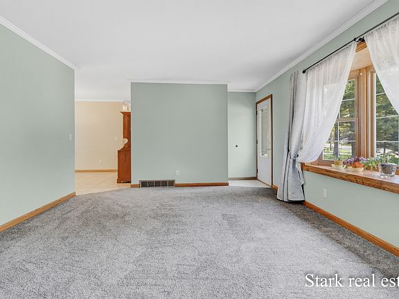 5th image of 1290 Cardinal Circle Dr
