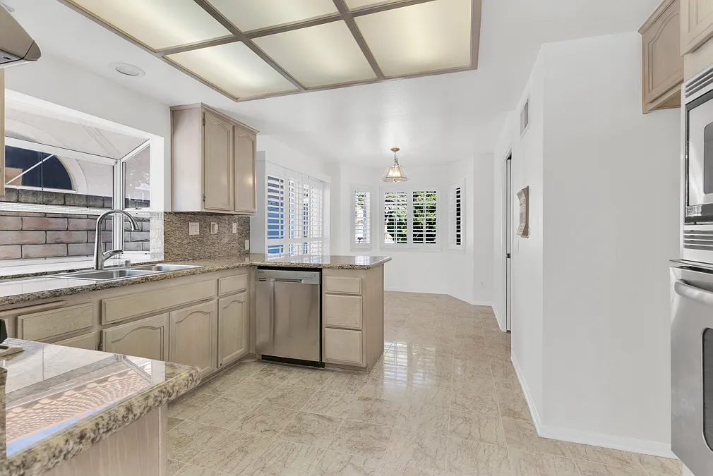 4 bed, 2.5 bath, 2231 sqft, $4,950 — Photo 4