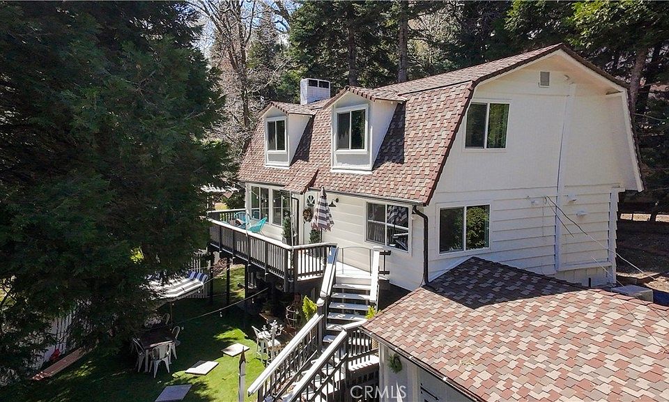 1st image of 220 Oak Dr