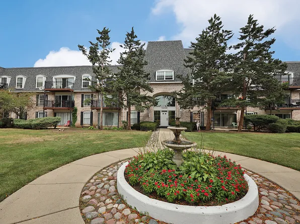 5200 Carriageway Dr APT 306, Rolling Meadows, IL 60008