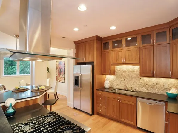 9828 NE 116th St, Kirkland, WA 98034