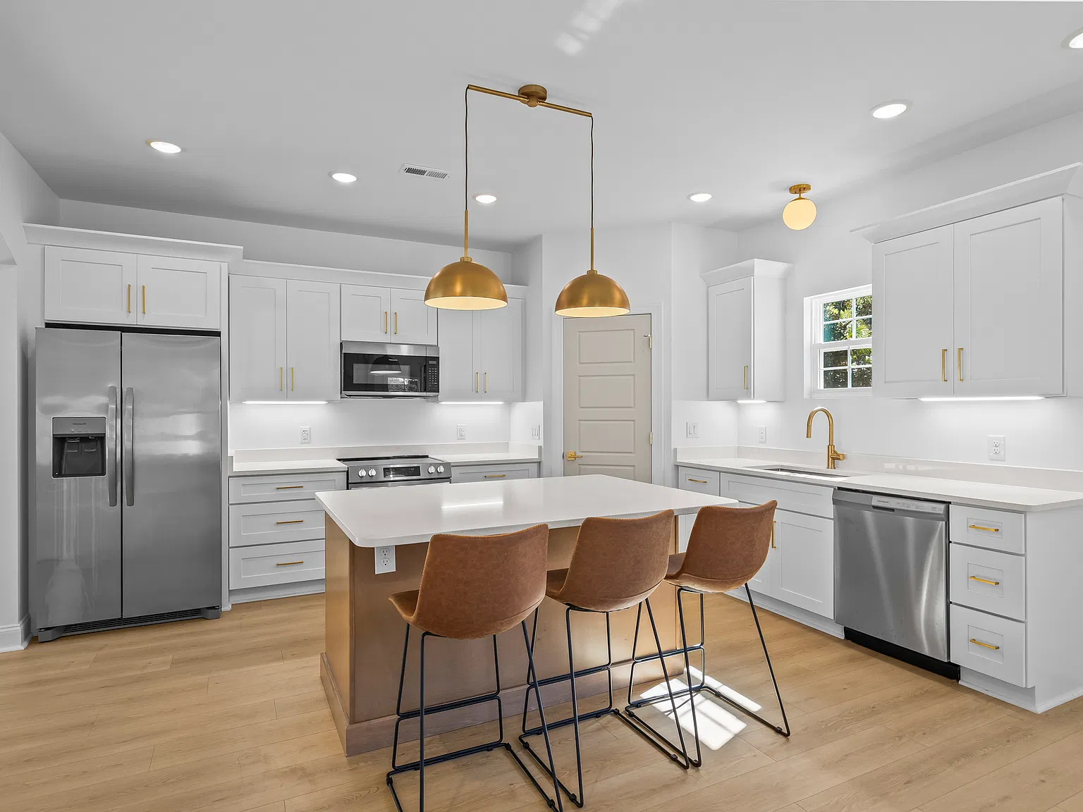 3 bed, 2.5 bath, 2218 sqft, $2,650 — Photo 3