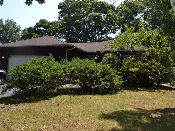 107 Old Neck Road, Center Moriches, NY 11934