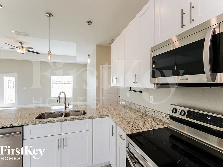 3757 NE 14th Ave — Photo 6