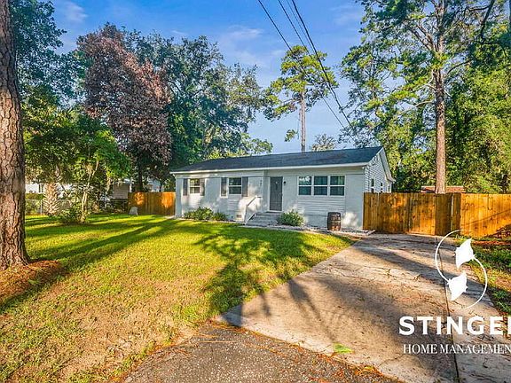 3rd image of 907 Belleview Cir W