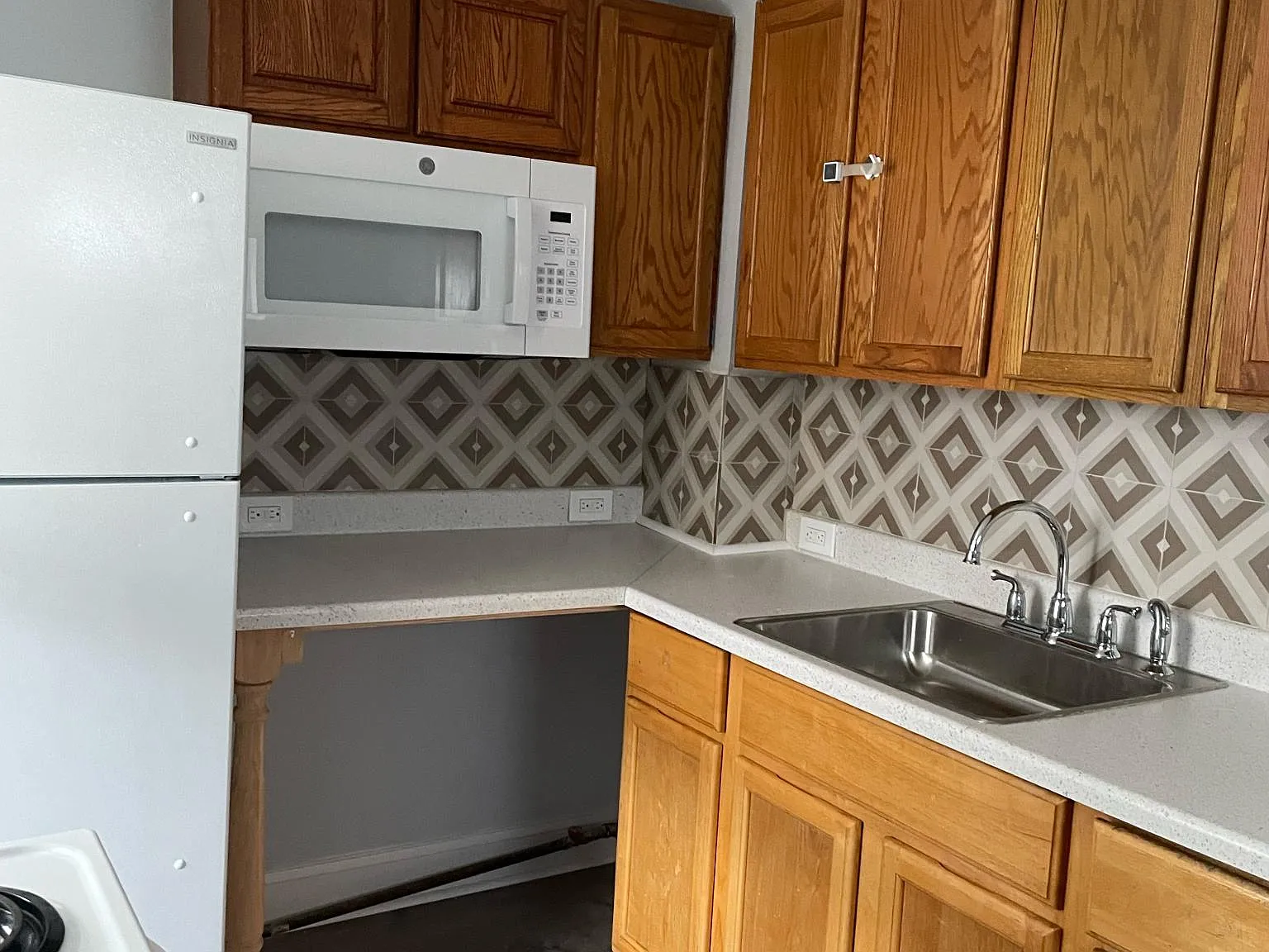3265 Livingston St — Photo 1