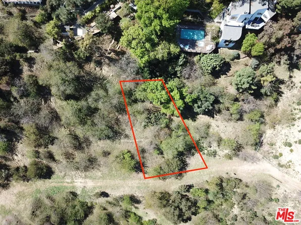 3895 N Hopevale Dr, Sherman Oaks, CA 91403