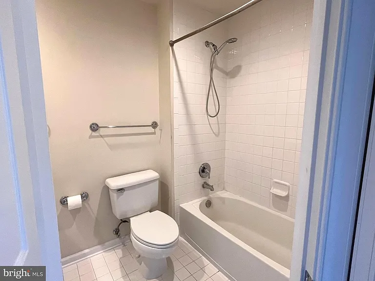 1601 Leeds Castle Dr — Photo 25