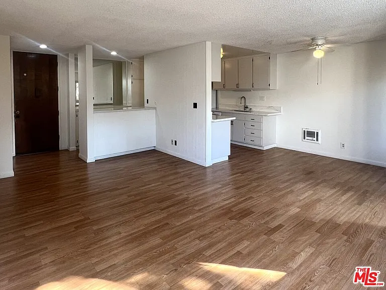 6000 Canterbury Dr #6000D212 — Photo 27