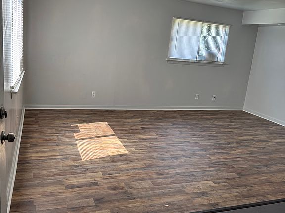 5th image of 615 E 5th St