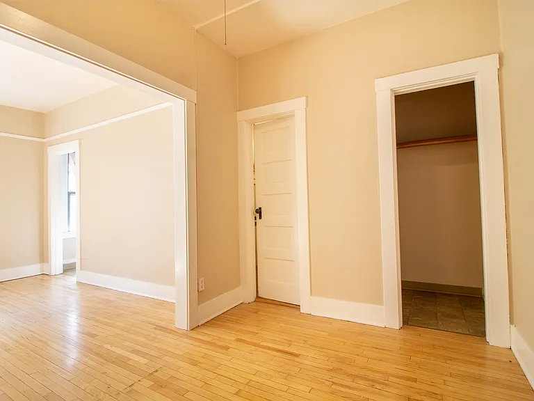 The Topanga Apartments — Photo 8
