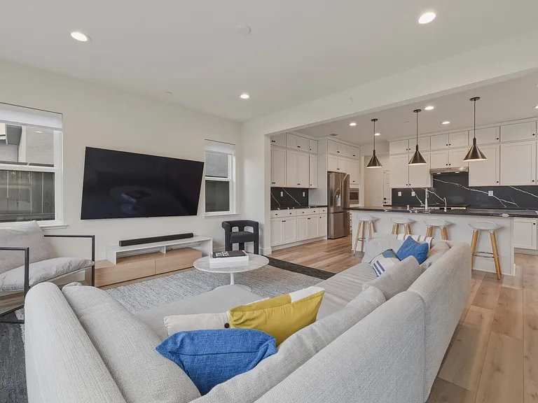 4065 Maddy Ave — Photo 6